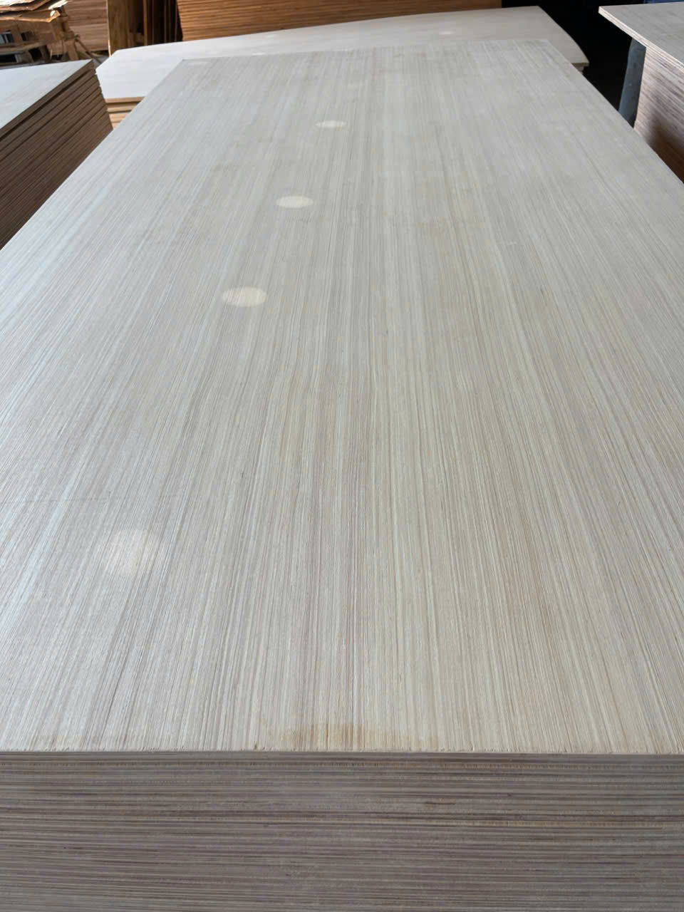 Ván ép mặt nhân tạo 1